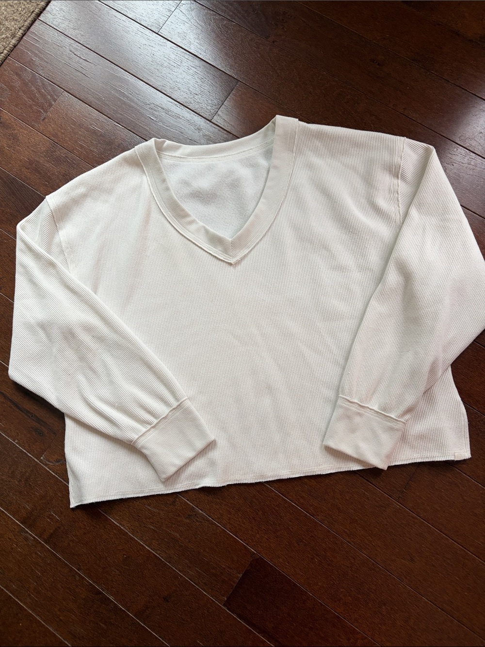 Gilly Hicks Off-White V-Neck Lightweight Sweatershirt